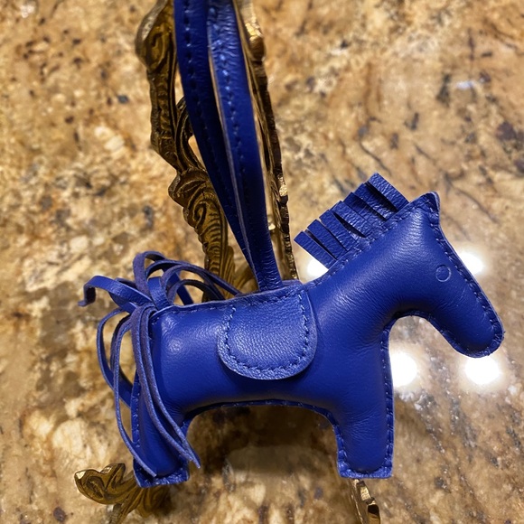 New in box Authentic Hermès Rodeo PM Charm in sapphire blue. Excellent condition - Picture 3 of 6